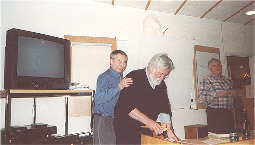 Jan Lorentzon and Claes Ringqvist 
preparing for the quiz.