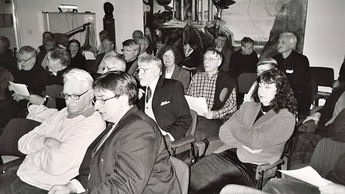 Publiken i väntan på Claes Ringqvists föredrag.